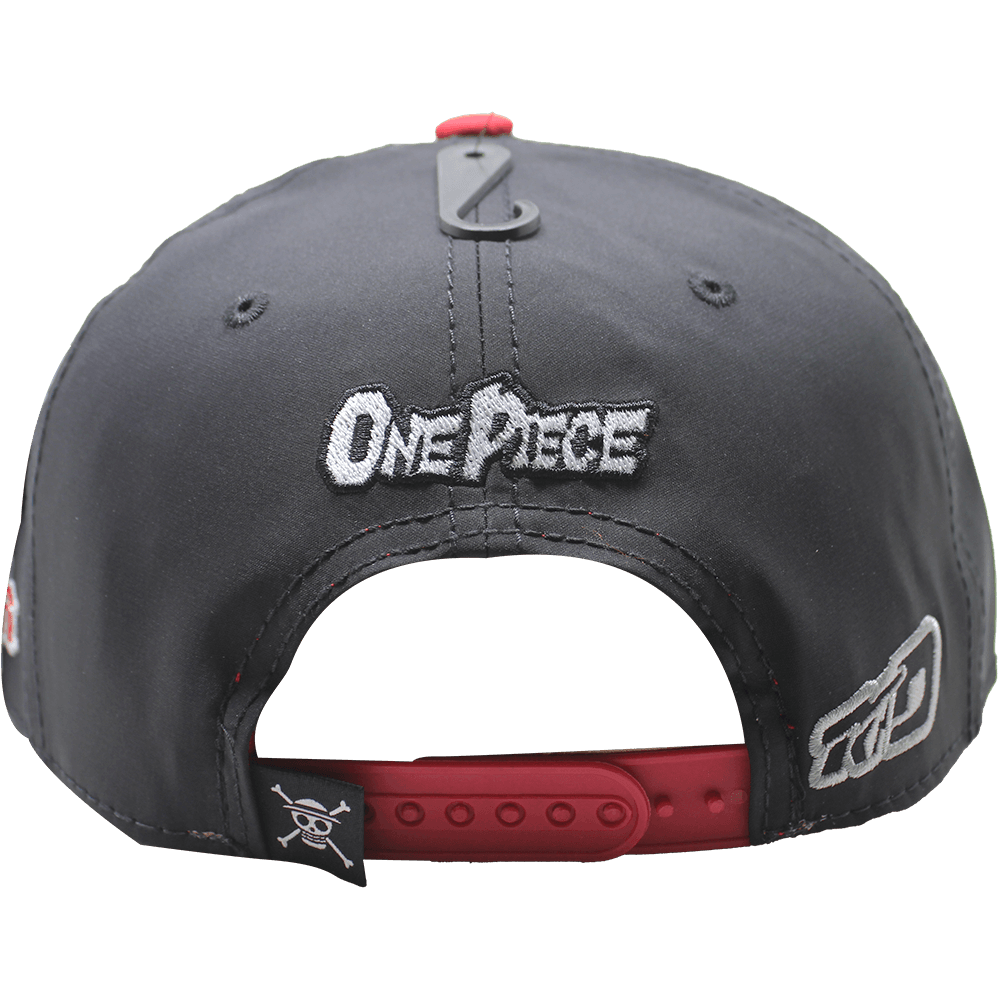 Gorra "ONE PIECE" Brook Placa Metálica Cromada con textura en Vinipiel 12